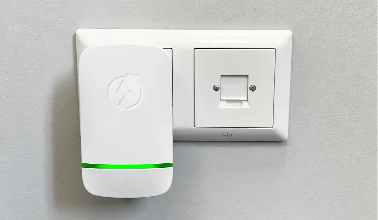 StopWatt Plugged in Outlet